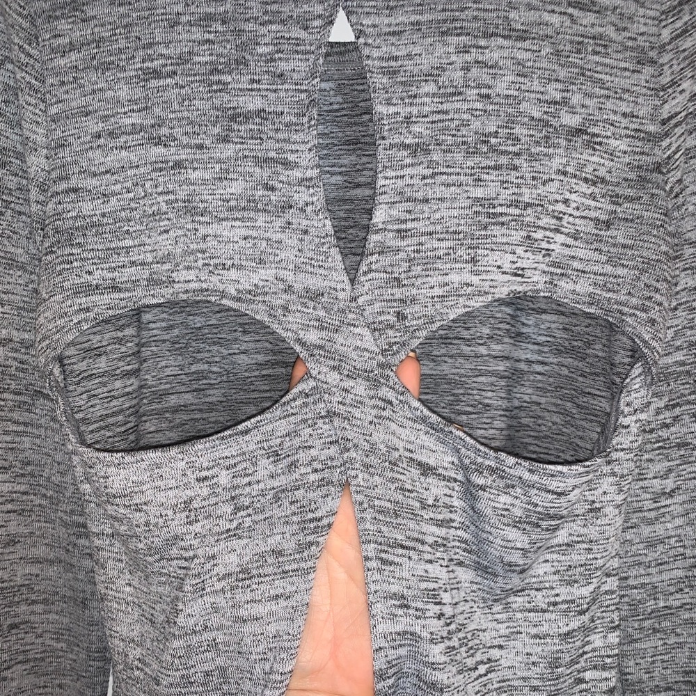 Cutout back running tee with thumb holes